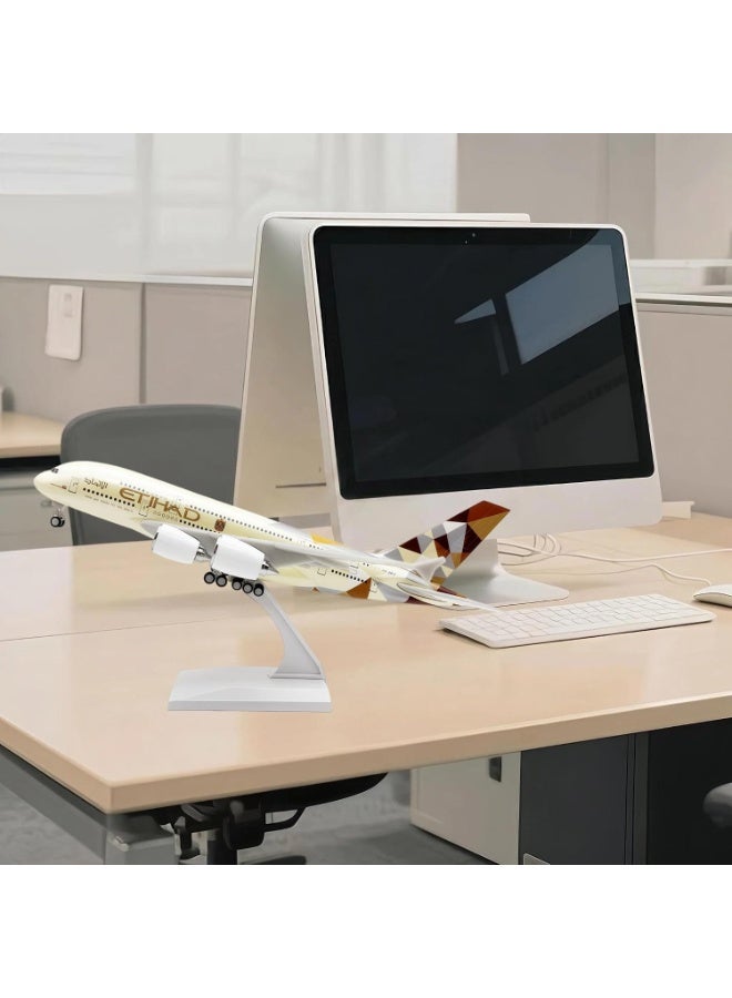 الاتحاد مجسم طائرة مصبوب (Diecast) بطول 30 سم – لعبة طائرة قابلة للاقتناء مع قاعدة تثبيت – مثالي لعشاق الطيران والأطفال (هدية عيد ميلاد أو هدية عيد الميلاد المجيد). - Image 5