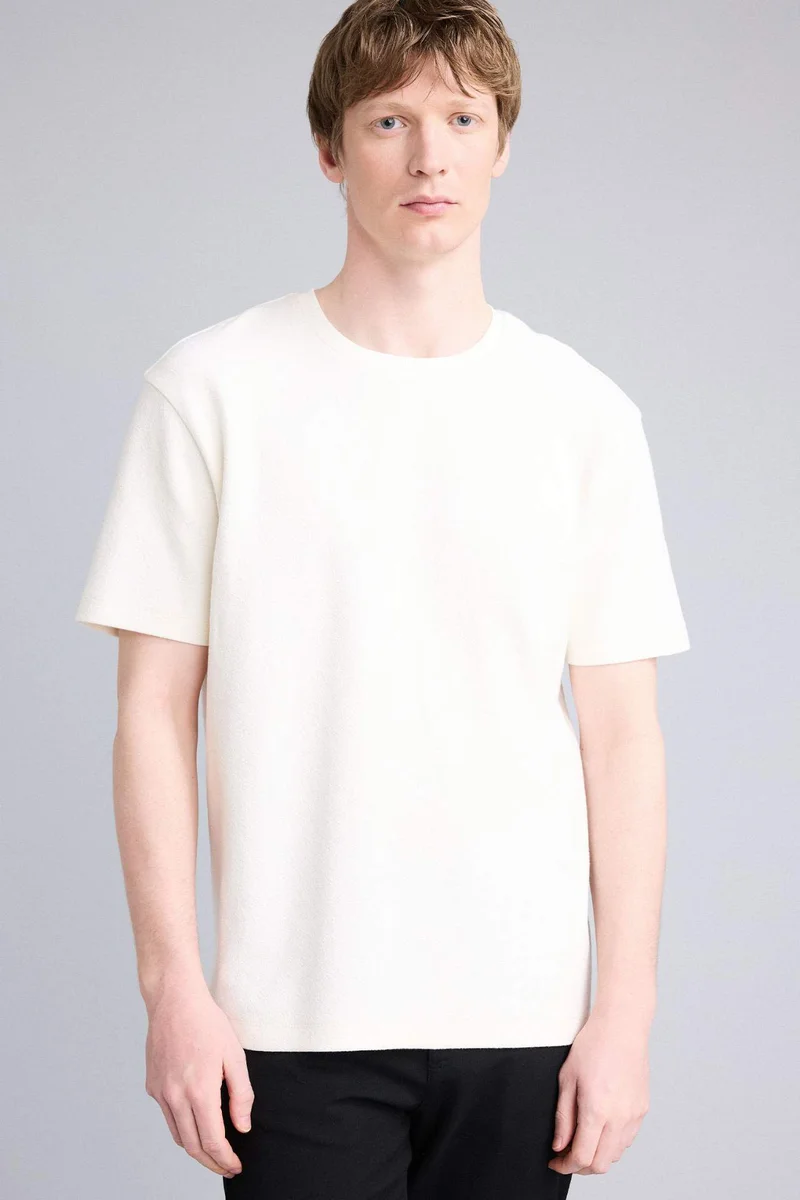 ديفاكتو Regular Fit Crew Neck Short Sleeve T-Shirt