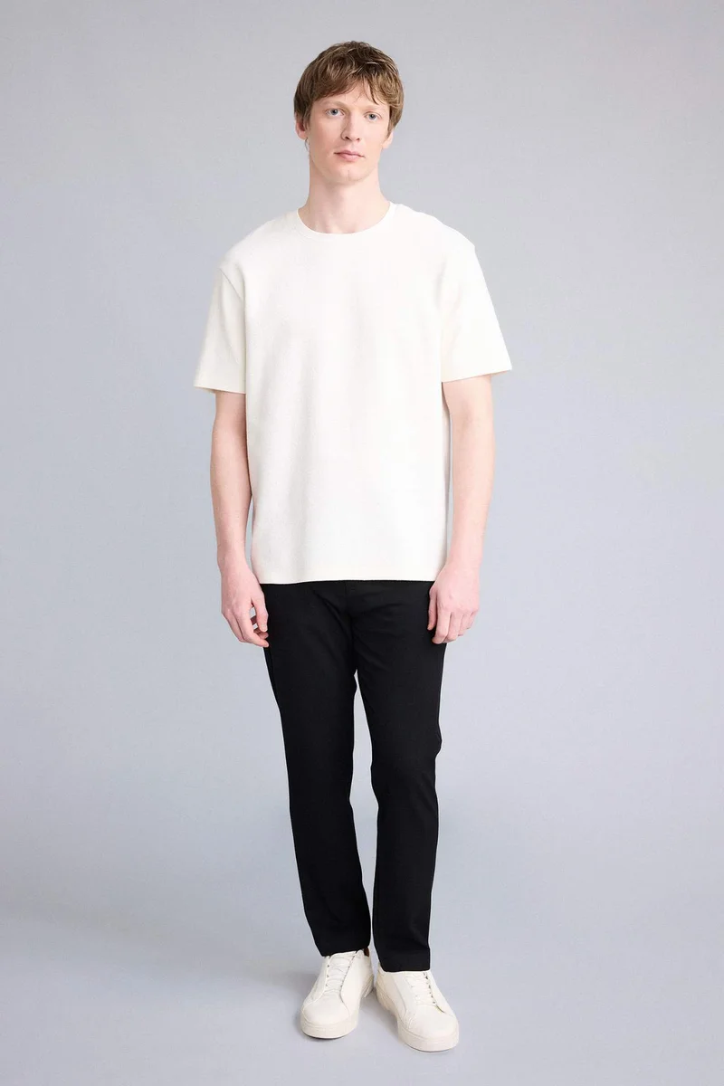 ديفاكتو Regular Fit Crew Neck Short Sleeve T-Shirt