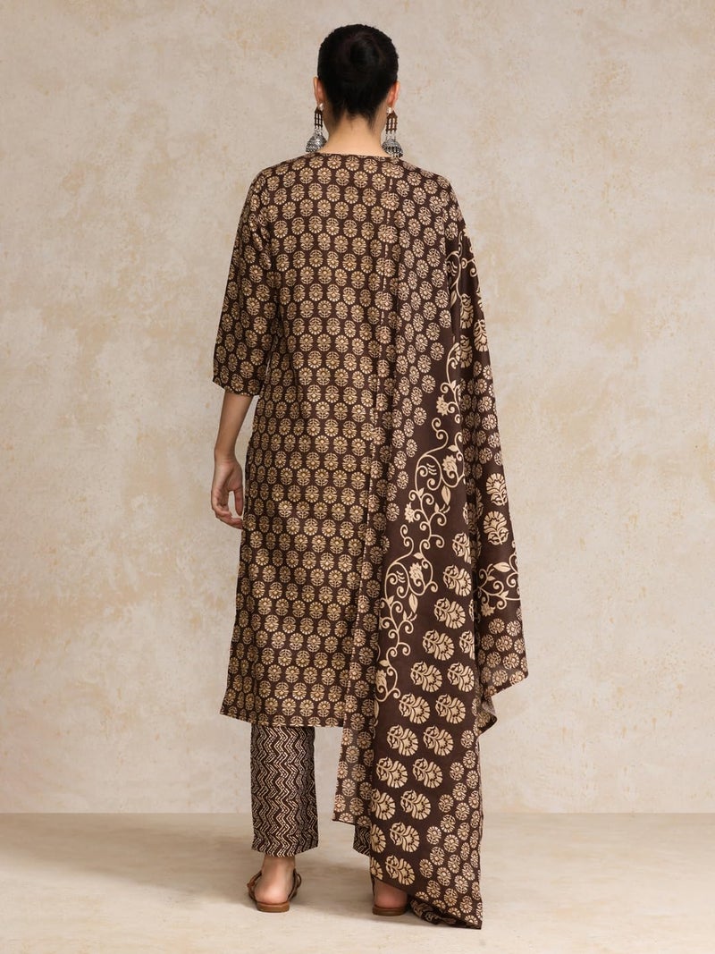 Varanga Brown Ethnic Jaipuri Printed Thread Embroidered Kurta With Trouser & Dupatta - Image 4