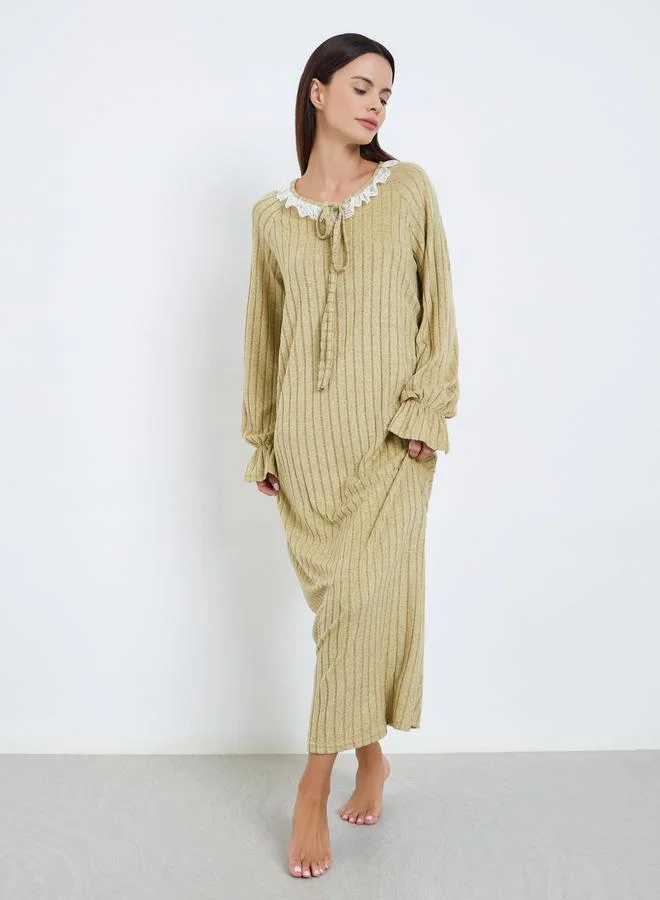 ستايلي قميص نوم مضلع بتفاصيل دانتيل وأربطة