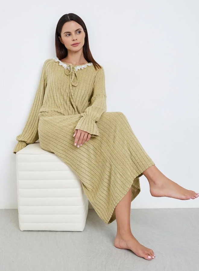 ستايلي قميص نوم مضلع بتفاصيل دانتيل وأربطة