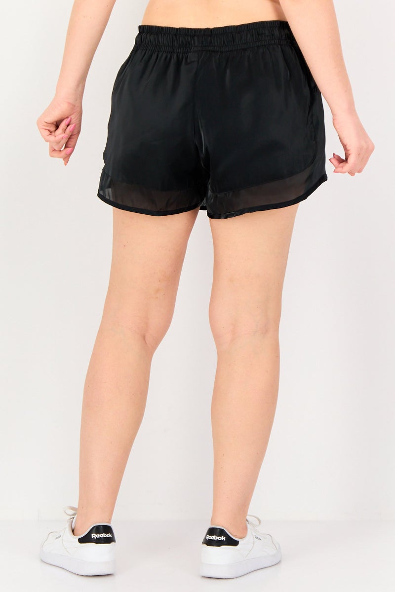 Nike شورتات جري للنساء بتصميم قياسي مع شعار العلامة التجارية، أسود - Image 3