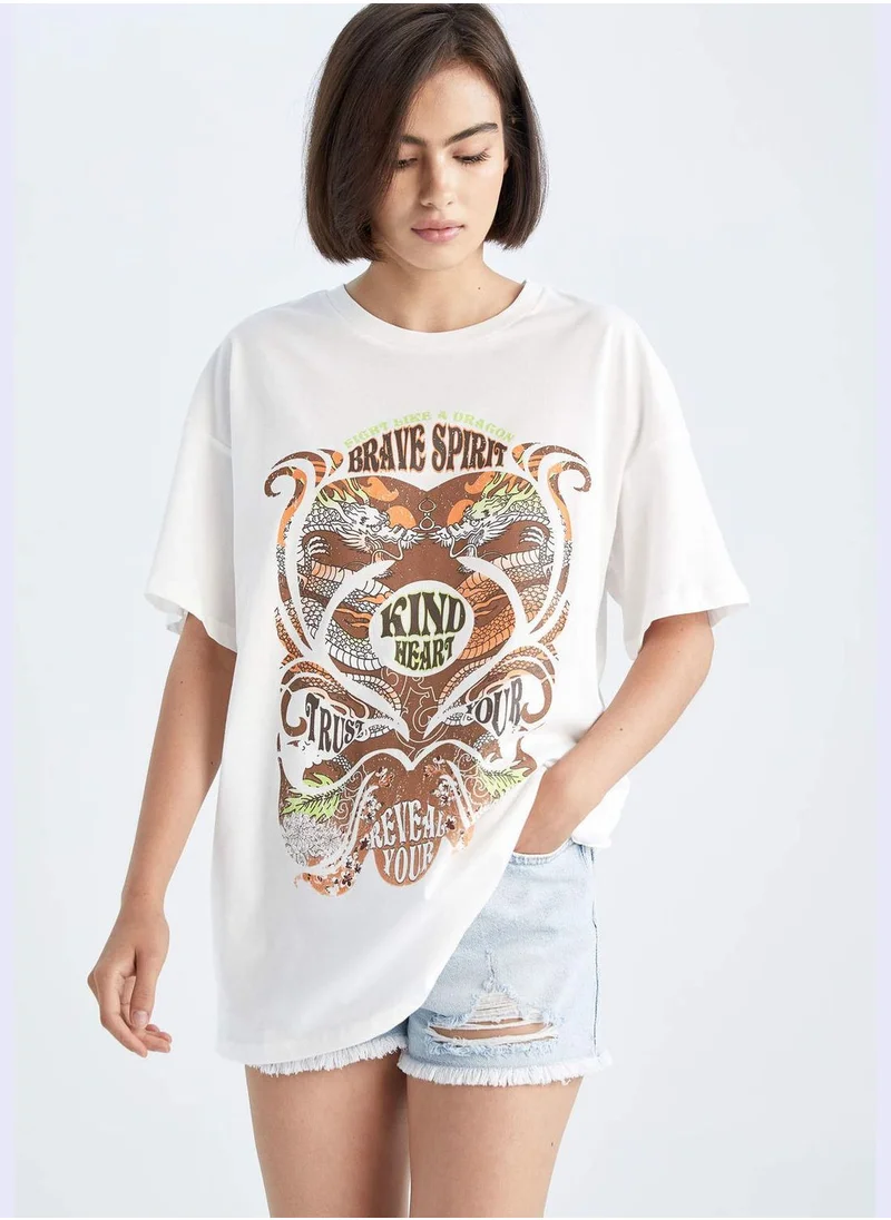 ديفاكتو Woman Oversize Fit Crew Neck Short Sleeve T-Shirt