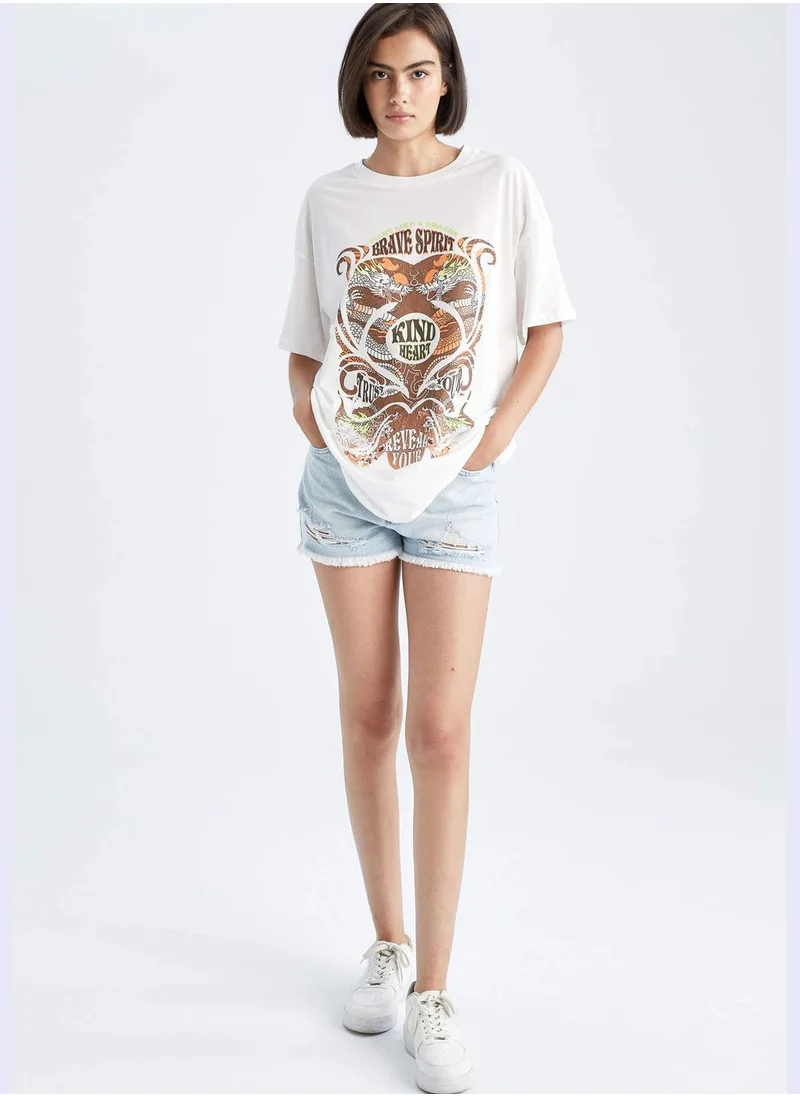 ديفاكتو Woman Oversize Fit Crew Neck Short Sleeve T-Shirt