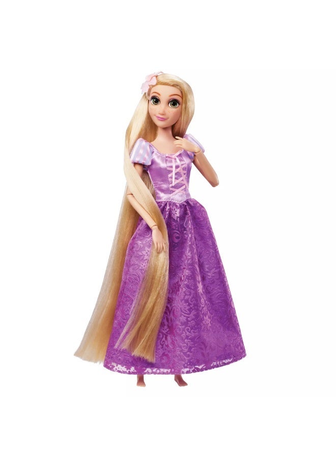 ديزني ستور دمية "رابونزيل" الكلاسيكية من متجر ديزني (مستوحاة من فيلم "Tangled") - دمية أميرة بطول 11.5 بوصة مع فرشاة شعر - هدية للأطفال والفتيات من سن 3 سنوات فما فوق. - Image 2