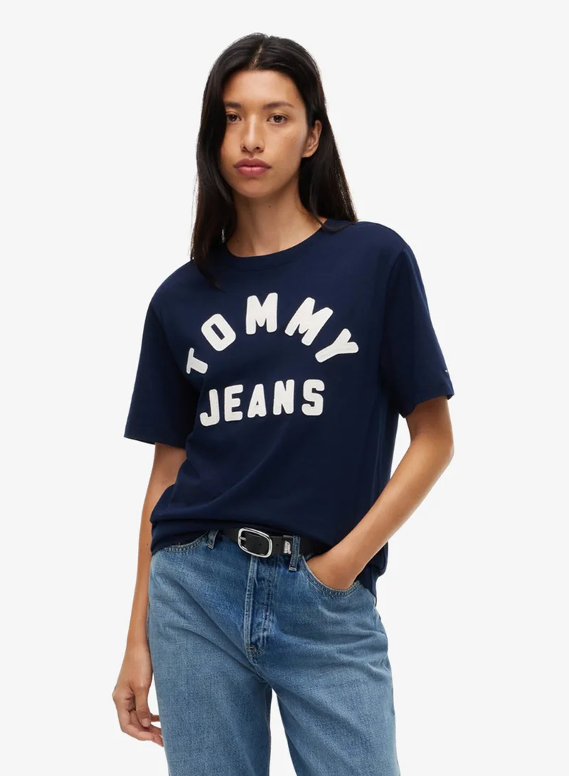 Tommy Jeans Textured Logo Relaxed Jersey T-Shirt