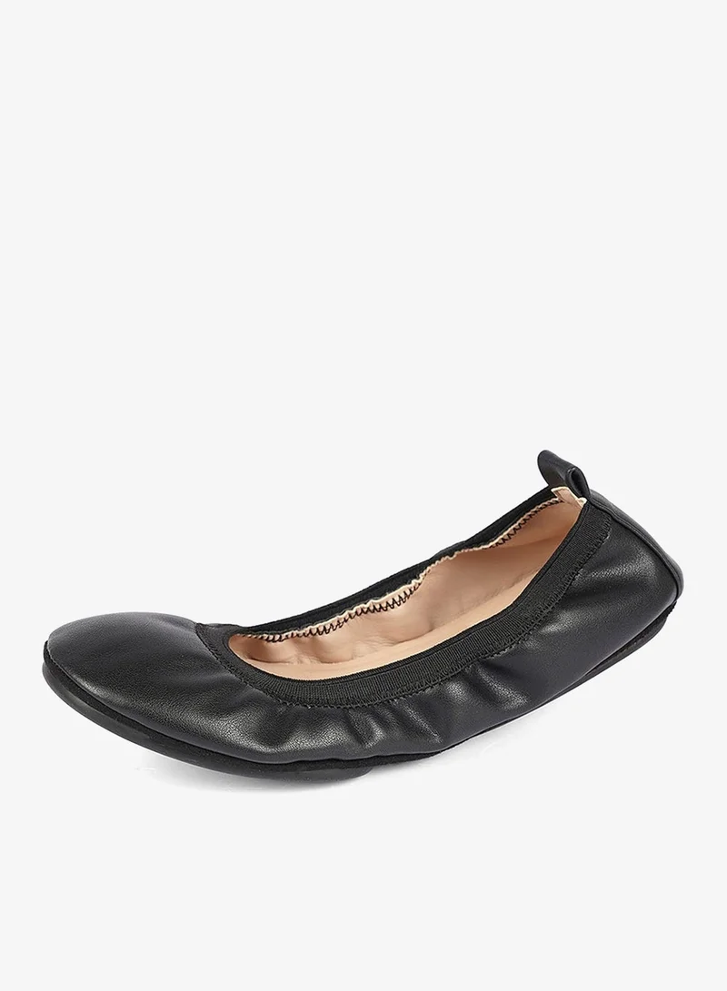 كابلي صندل فلات أنيق بتفصيل دائري ذهبي