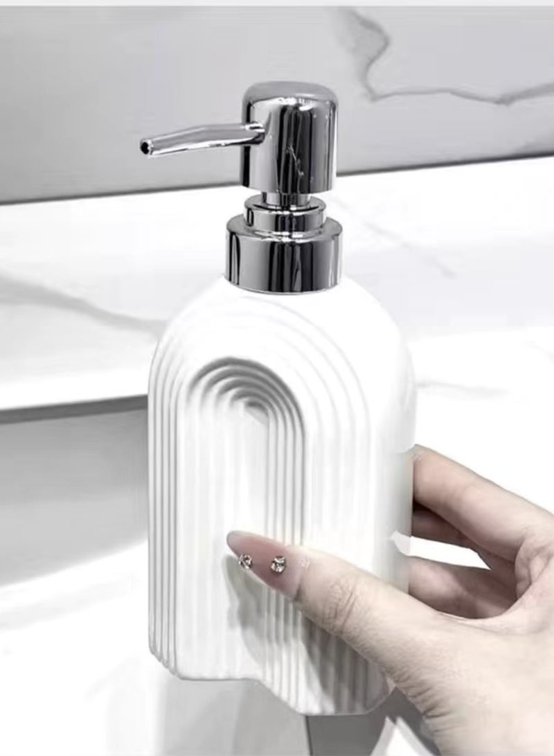 كوتيس موزع صابون سيراميكي مكون من قطعتين، موزع لوشن، موزع سائل من النوع المضغوط، مناسب لأسطح الحمام والمطبخ وغرفة الغسيل، أبيض/فضي، 8×18.5 سم - Image 5