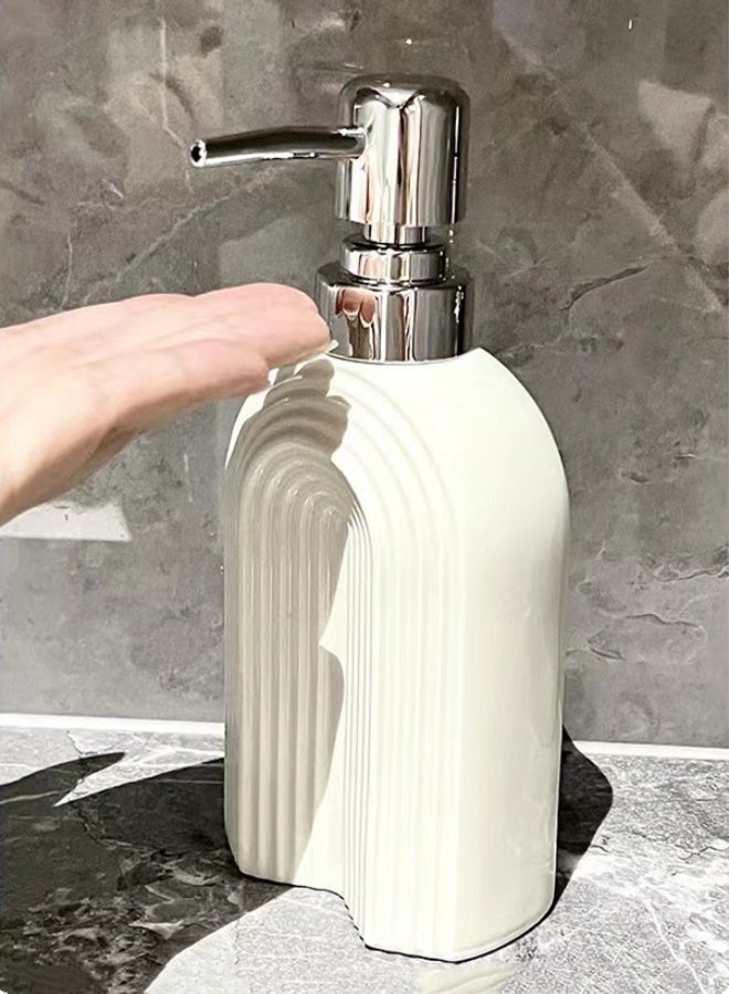 كوتيس موزع صابون سيراميكي مكون من قطعتين، موزع لوشن، موزع سائل من النوع المضغوط، مناسب لأسطح الحمام والمطبخ وغرفة الغسيل، أبيض/فضي، 8×18.5 سم - Image 3