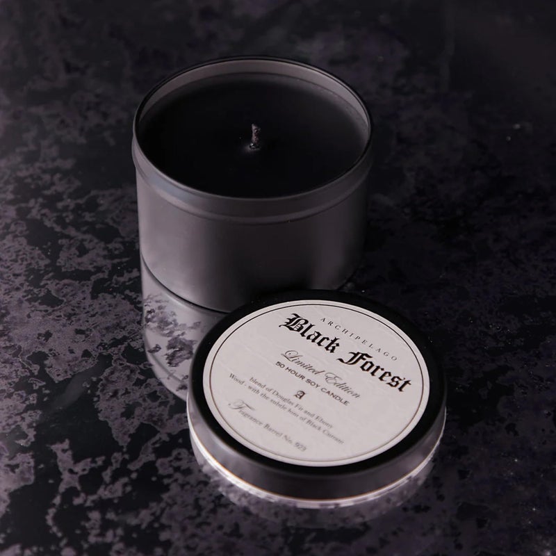 Archipelago Botanicals شمعة السفر من أرخبيل بوتانيكالز، غابة سوداء، خشب إيبوني داكن، رائحة دوغلاس فير والتوت الأسود، فتيل شمعة خالي من الرصاص، تحترق لمدة تقارب 30 ساعة (5.7 أونصة) - Image 2