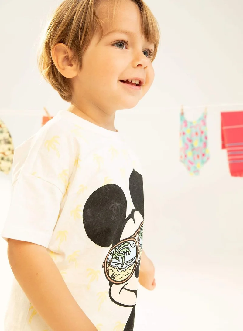 DeFacto Regular Fit Short Sleeve Disney Mickey Mouse Print T-Shirt & Short Set