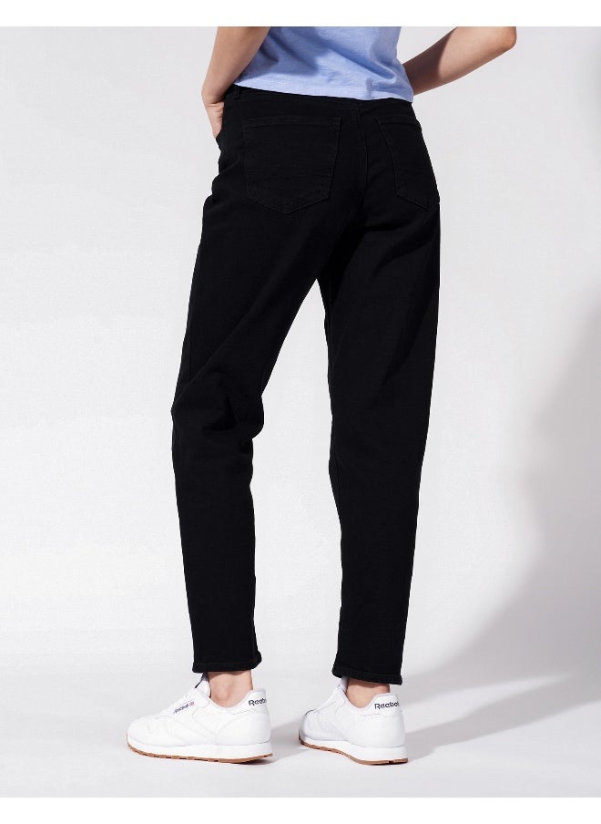 امريكان ايجل High Waist Mom Jeans  - Image 3