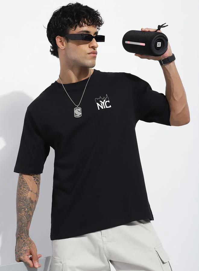 ديفيرينس أوف أوبينيون تيشيرت مطبع بأكمام قصيرة وقصة واسعة للرجال