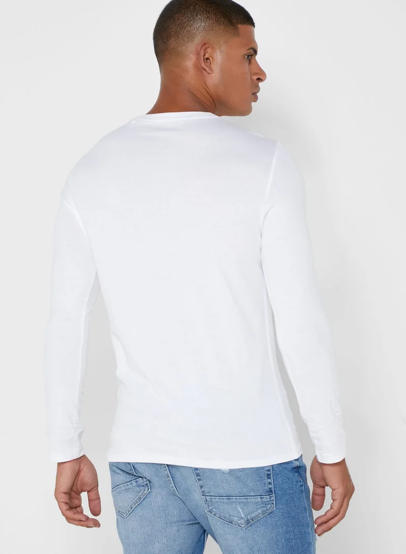 GUESS Graphic Crew Neck T-Shirt