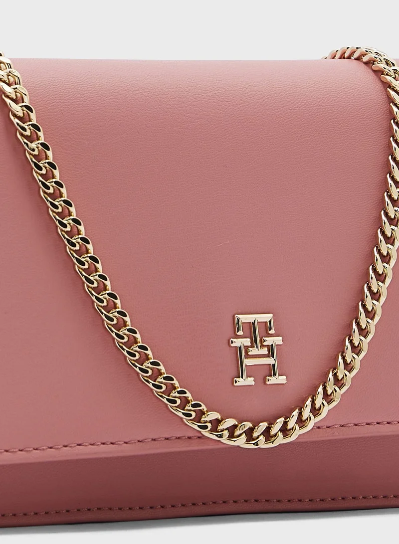 TOMMY HILFIGER Refined Chain Crossbody