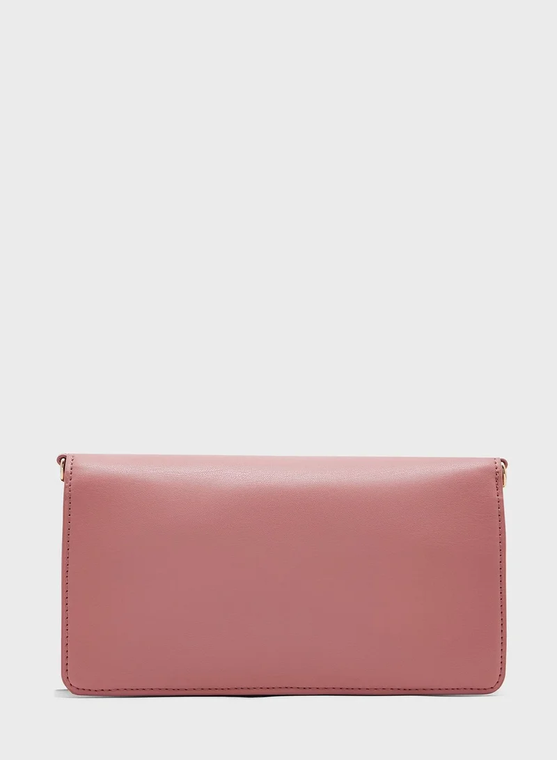TOMMY HILFIGER Refined Chain Crossbody
