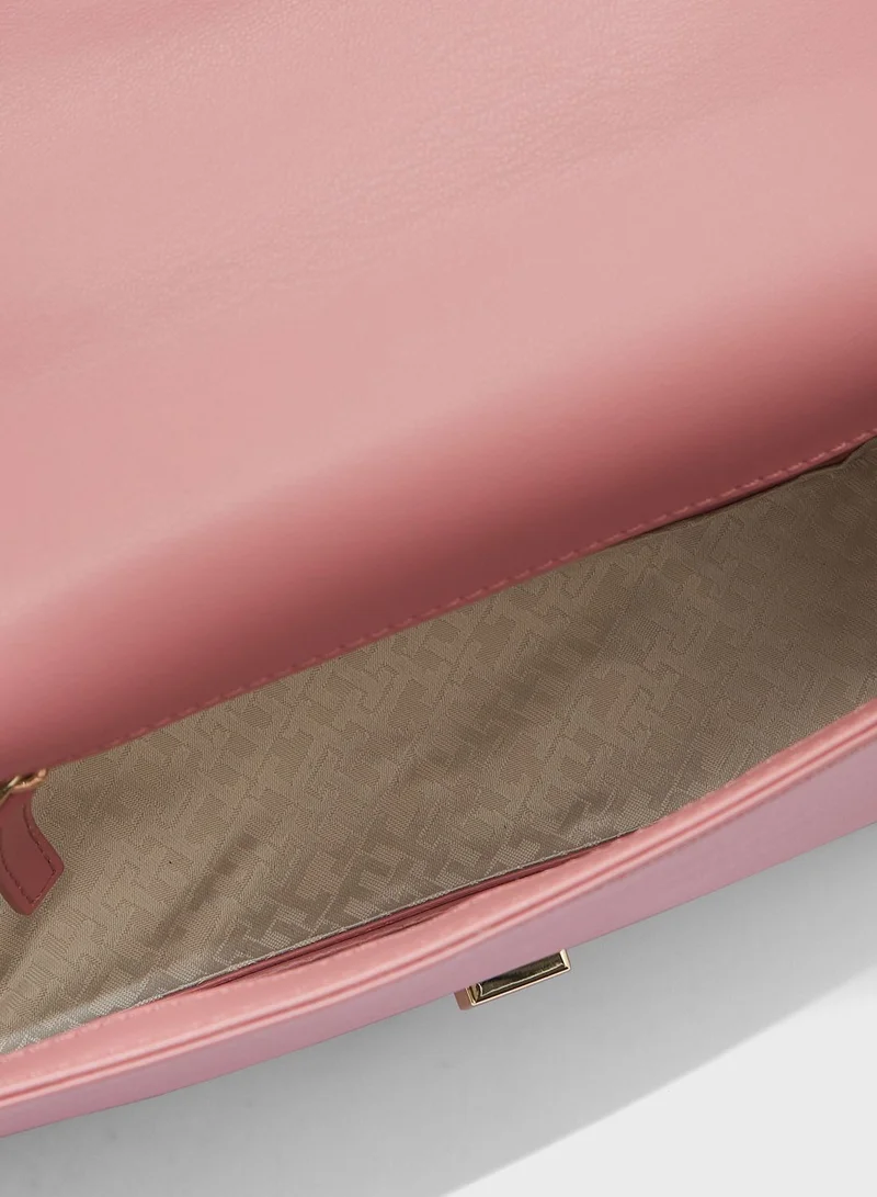 TOMMY HILFIGER Refined Chain Crossbody
