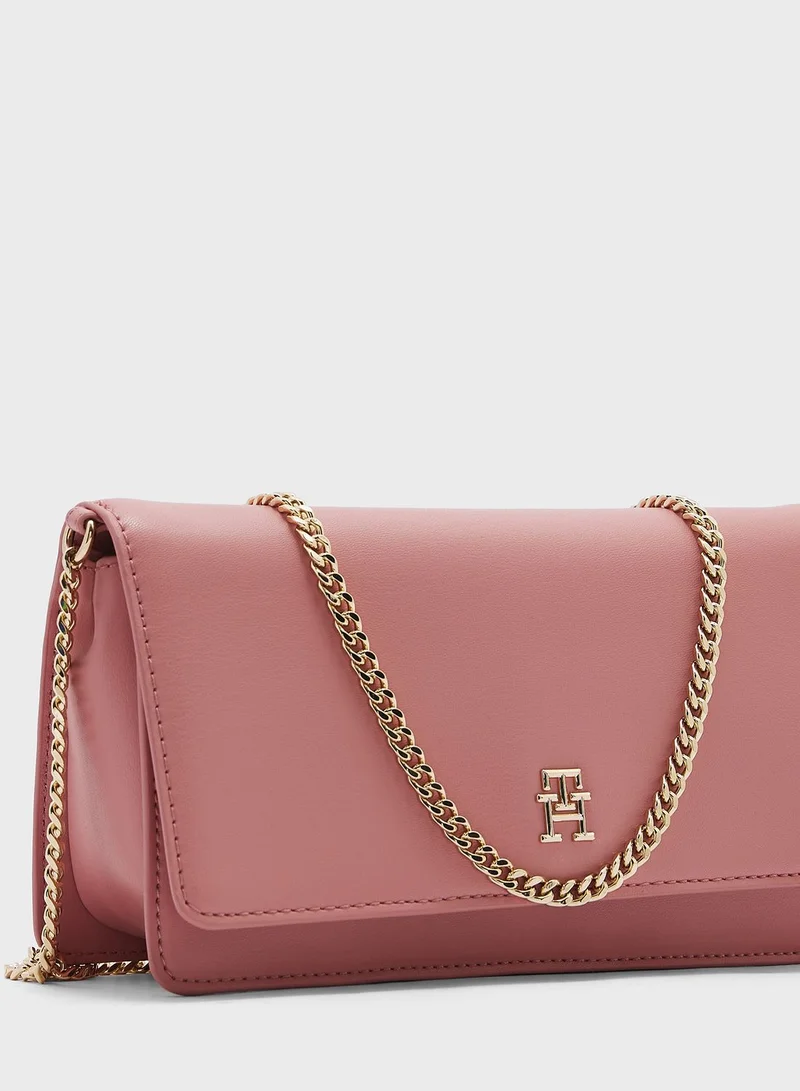 TOMMY HILFIGER Refined Chain Crossbody