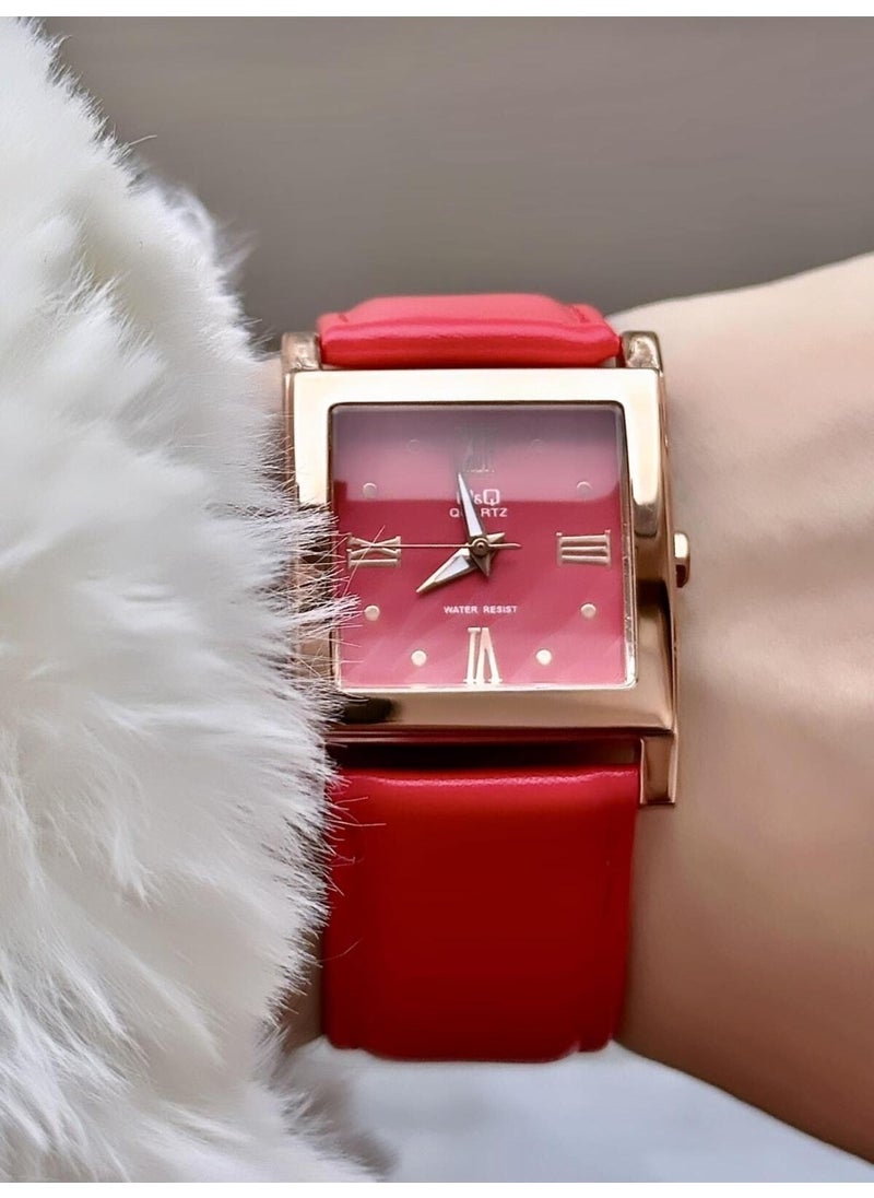 Q&Q vintage Women's Leather Band Wristwatch  - Image 2