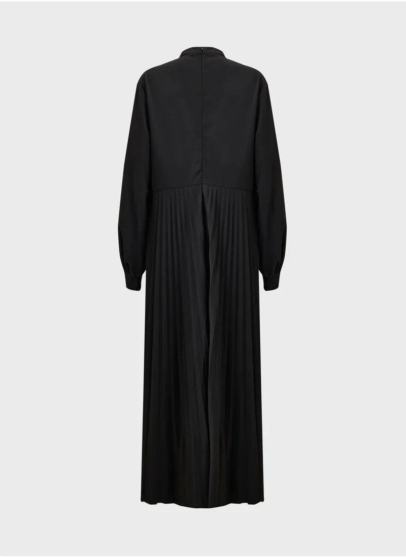 خزانة Plus Size Pleated Dress With Keyhole Neck Detail