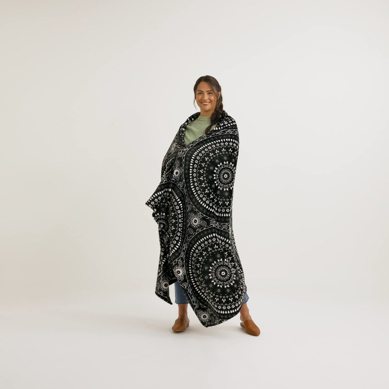 Vera Bradley Vera Bradley Women's Fleece Plush Throw Blanket  Black Bandana Medallion  80 X 50 - Image 3