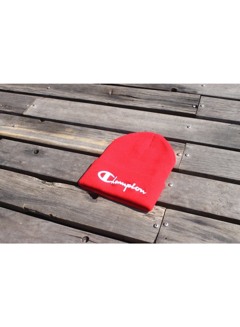 Champion قبعة حمراء محبوكة من تشامبيون مع شعار مطرز