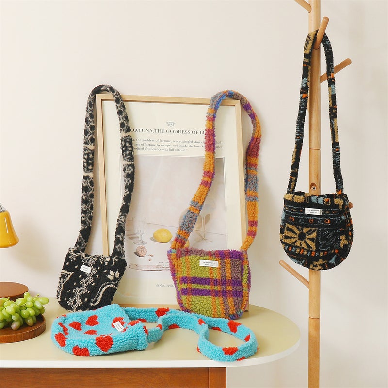 New Korean Style Dongdaemun Plush Shoulder Bag Women'S Lamb Wool Stylish Woolen Fashionable Casual Large Capacity Crossbody Bag - Image 2