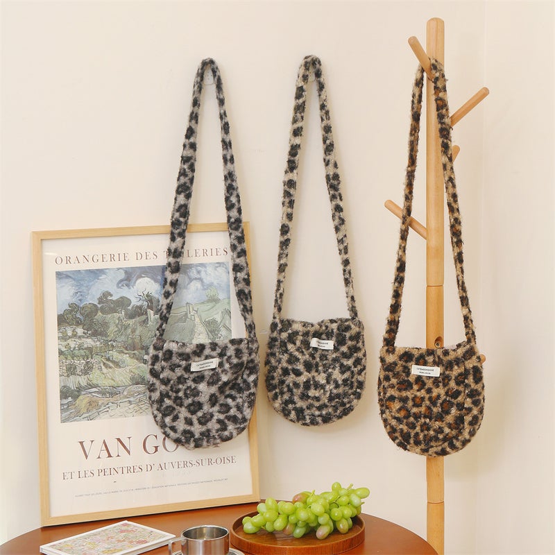 New Korean Style Dongdaemun Plush Shoulder Bag Women'S Lamb Wool Stylish Woolen Fashionable Casual Large Capacity Crossbody Bag - Image 3