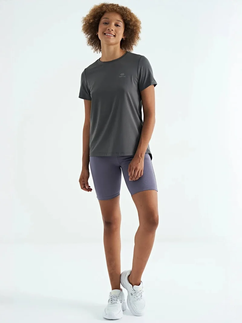 تومي لايف TOMMY Women's relaxed crew neck T-shirt with side slits
