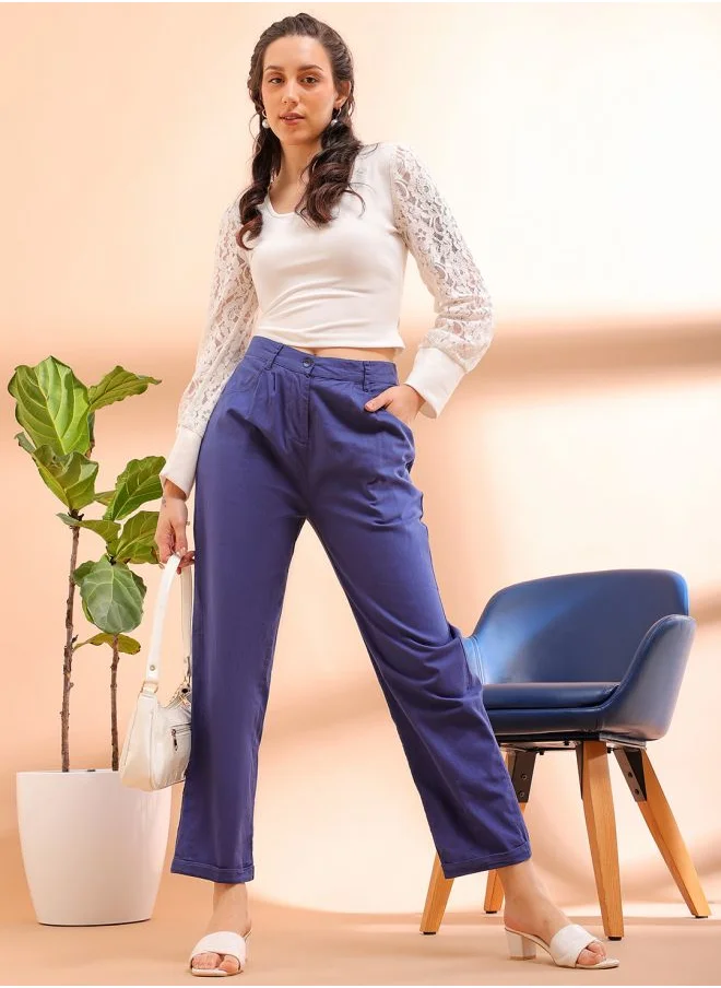 مرفوعة Women Regular Fit Solid Mid-Rise Pleated Pants