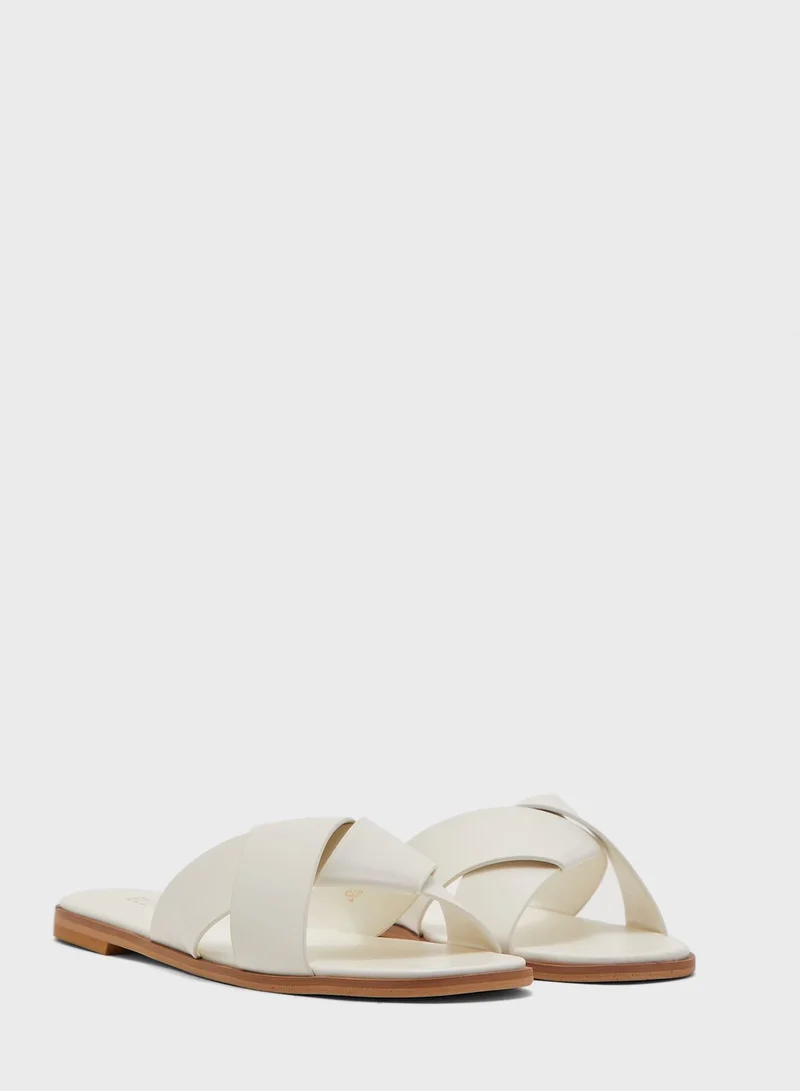 ايلا صندل مع وشاح مطبع