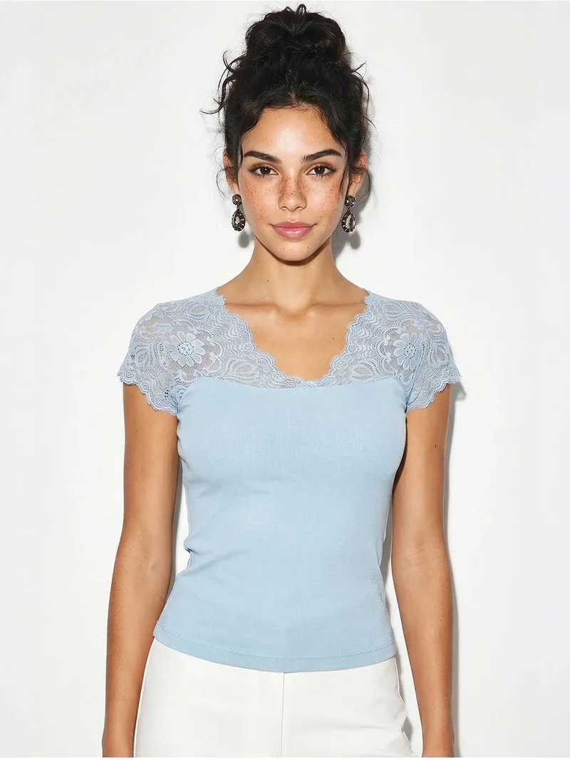 بيانكو لوتشي LUCCI Lace V-Neck Short Sleeve Bodysuit