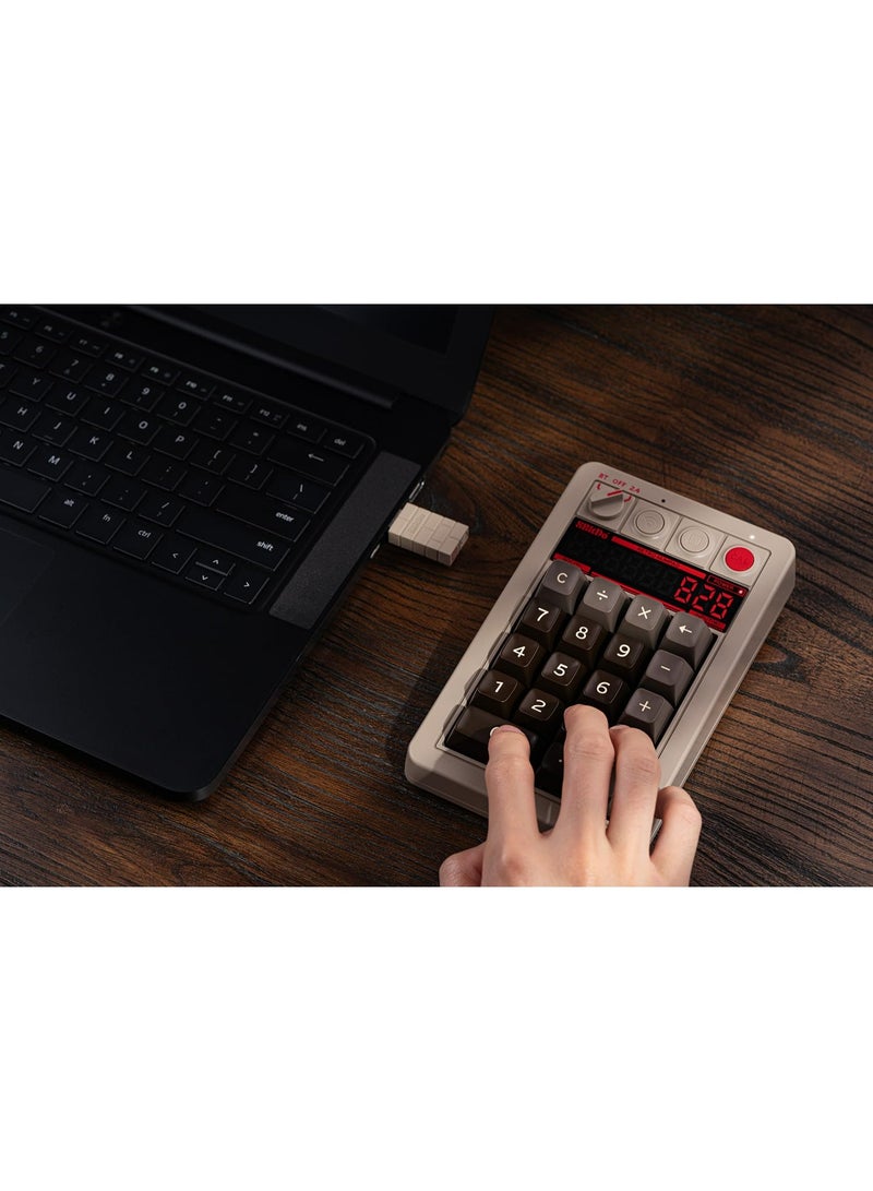 8بت دو لوحة مفاتيح رقمية ميكانيكية 8BitDo Retro 18، تدعم وضع الآلة الحاسبة، لوحة مفاتيح رقمية سلكية/بلوتوث/2.4 جيجا هرتز لأنظمة ويندوز وأندرويد - إصدار C64 - Image 5