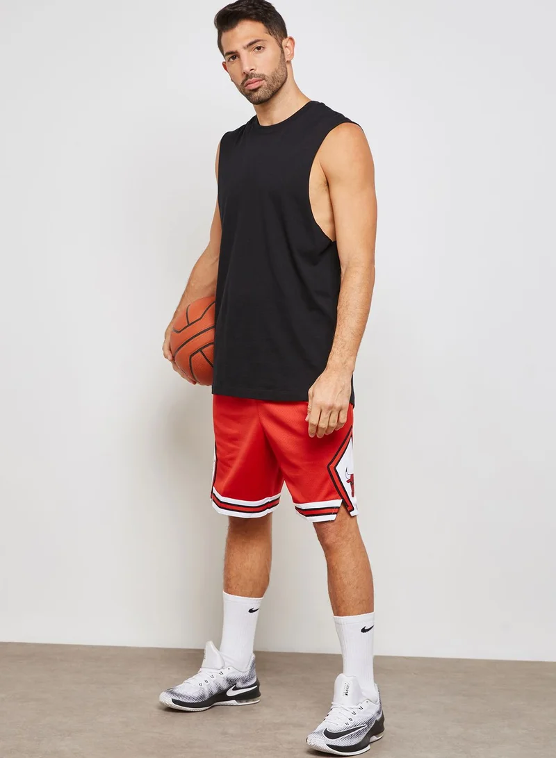 Nike UNIVERSITY RED/WHITE/(WHITE) 18 Chicago Bulls Dri-FIT Swingman Shorts for Men | Best Price UAE