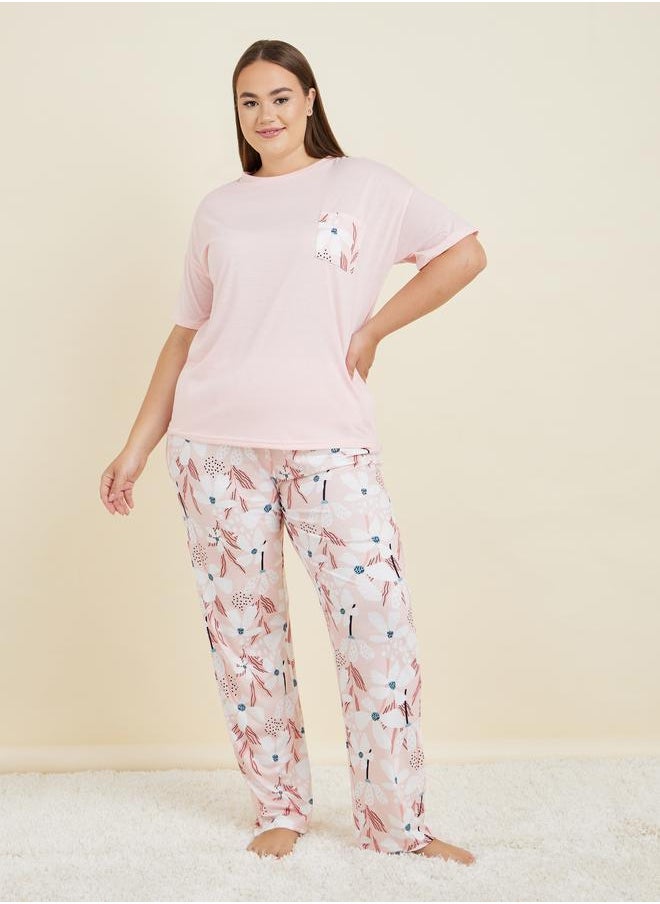 Styli - Plus Large Scale Floral Print Pocket T-Shirt & Pyjama Set - Image 1