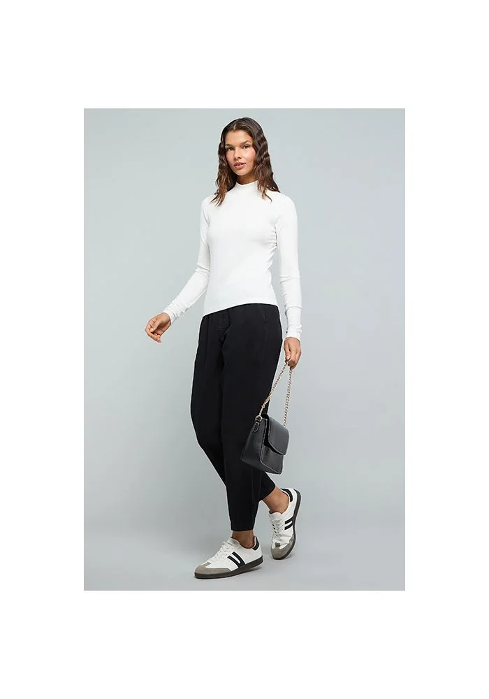 R&b Solid Straight Fit Jeans With Button Closure