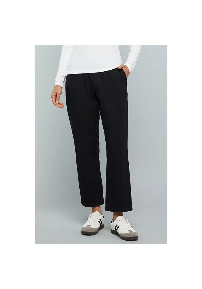 R&b Solid Straight Fit Jeans With Button Closure