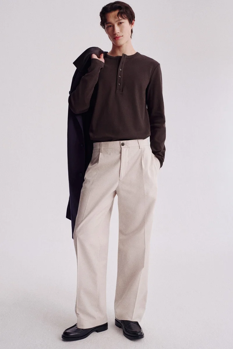 اتش اند ام قميص هينلي بقصة سلِم بقماش مرن