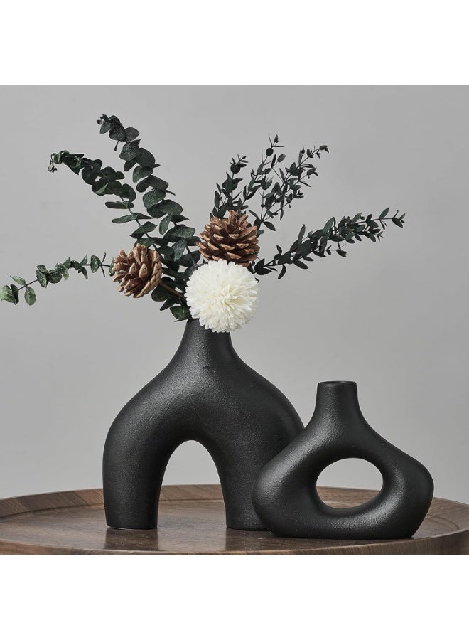 Razz Gallery This elegant black vase set consists of two matching pieces with a design that combines simplicity and elegance. - Image 1