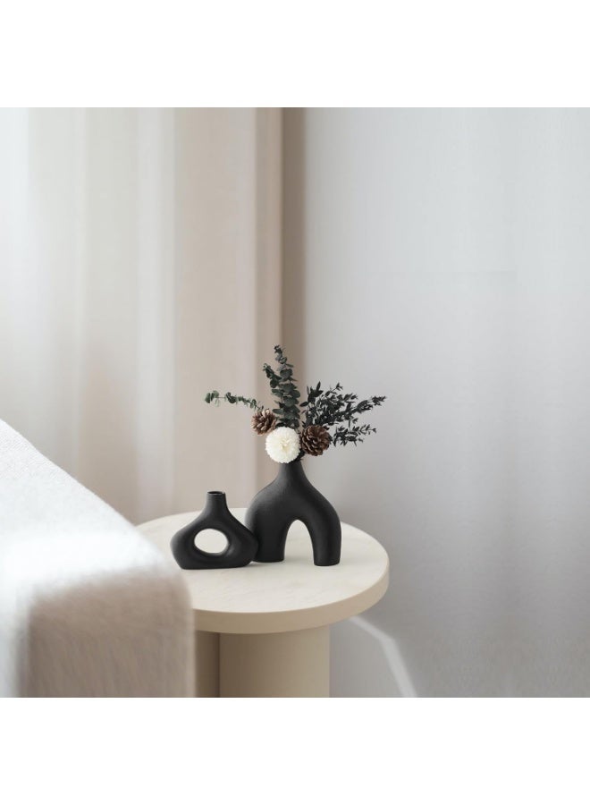 Razz Gallery This elegant black vase set consists of two matching pieces with a design that combines simplicity and elegance. - Image 3