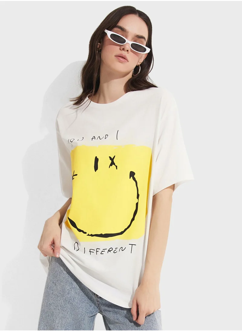 جون Crew Neck Graphic T-Shirt