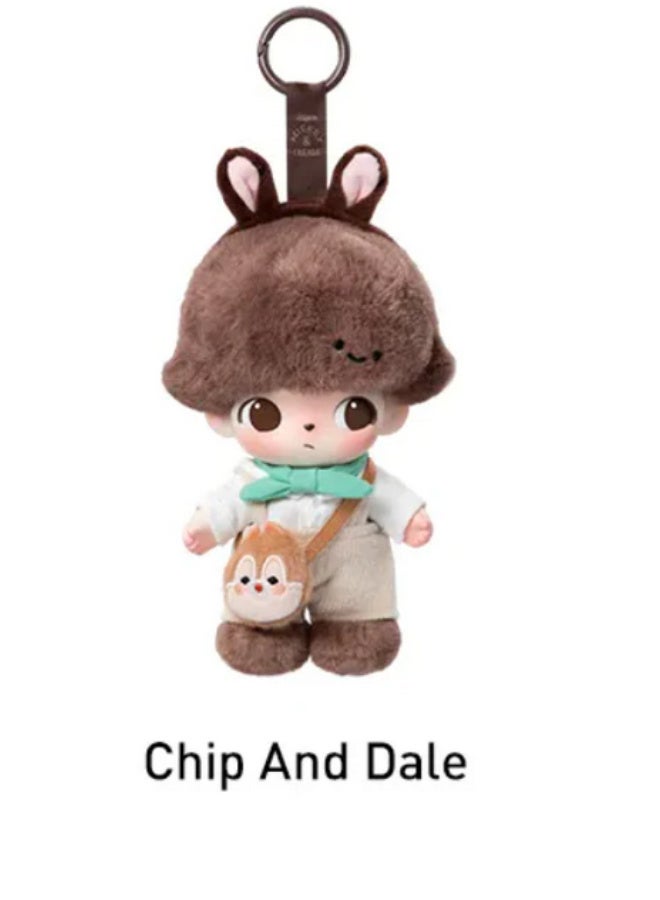 سلسلة مفاتيح ديمو – Chip and Dale   تصميم ظريف مستوحى من شخصيتي Chip & Dale المحبوبين!   🧸 الدمية لابسة قبعة فرو على شكل سنجاب، ومعاها شنطة جانبية عليها وجه Chip.   ✨ خامة قطيفة ناعمة، بتفاصيل دقيقة وكيوت جدًا، مناسبة كإكسسوار للشنط أو كميدالية مفاتيح، وهدية مثالية لهواة ديزني ودمى Dimoo! - Image 1