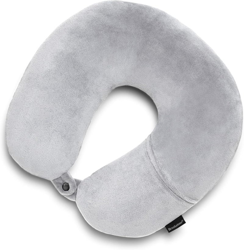 Brookstone وسادة سفر خفيفة الوزن ورقيقة للرقبة والرأس مع جيب للهاتف أو سماعات الرأس، رمادي - Image 1