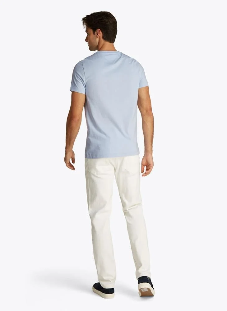 تومي هيلفيغر تيشيرت بقصة ضيقة وشعار مطرز