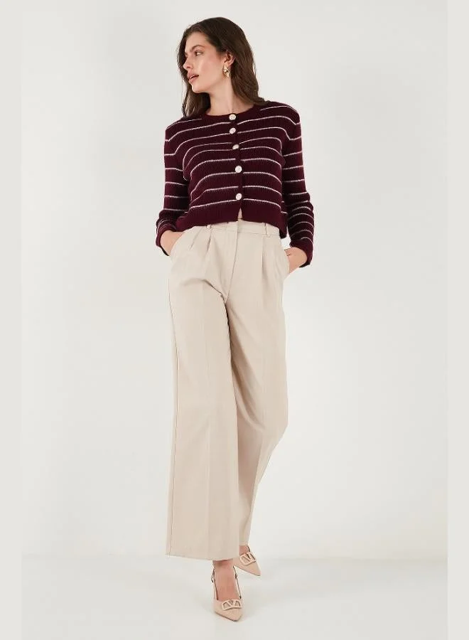 ليلا كارديجان نسائي محبوك قصير بقصة قياسية مخططة بنسيج ناعم