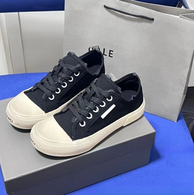 2026 New Paris Style Canvas Shoes for Men and Women - Summer Breathable Flat White Shoes, Vintage Low-Top, Slip-On, Large Sizes