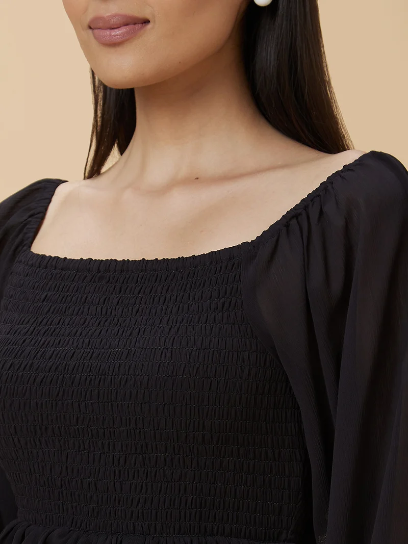 جلو باص Women Black Square Neck Puff Sleeve Smocking Georgette Peplum Top