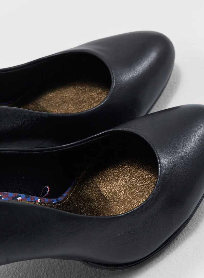 TOMMY HILFIGER High Heel Single Sole Round Toe Pumps