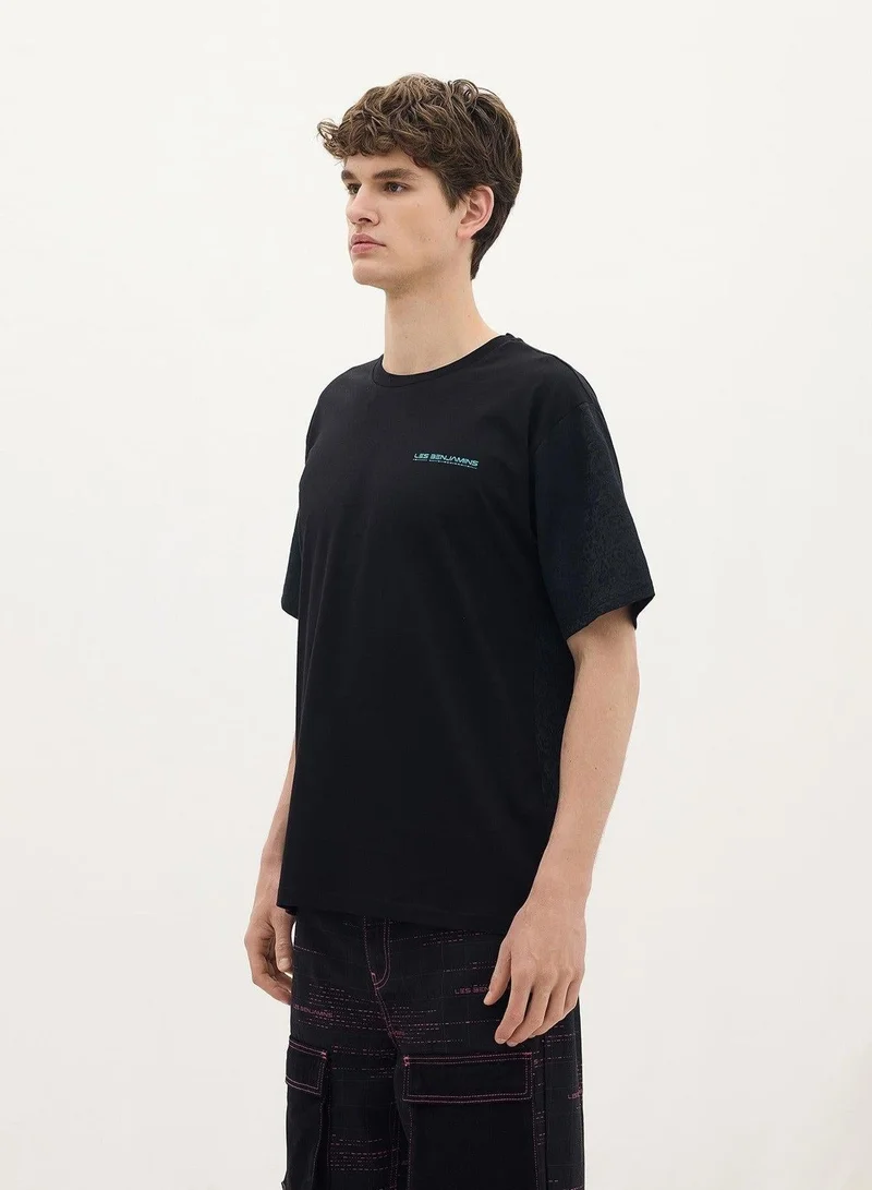 ليس بنجامنز تي شيرت ريلاكسد 022
